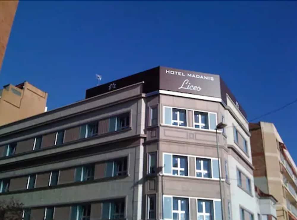 Hotel Madanis Liceo L’Hospitalet de Llobregat Exterior foto