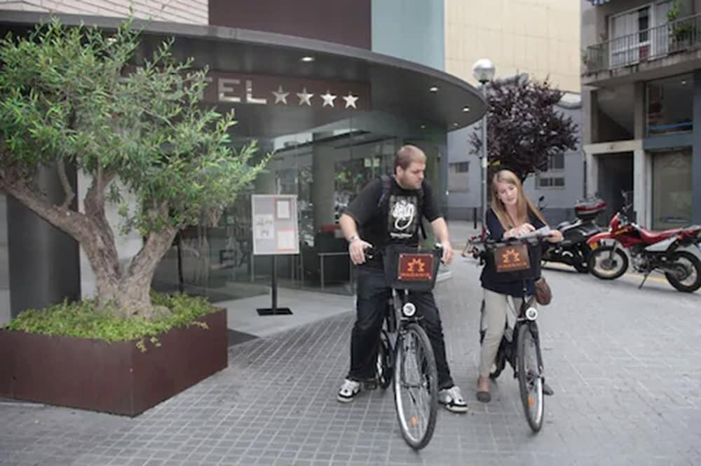 Hotel Madanis Liceo L’Hospitalet de Llobregat Exterior foto
